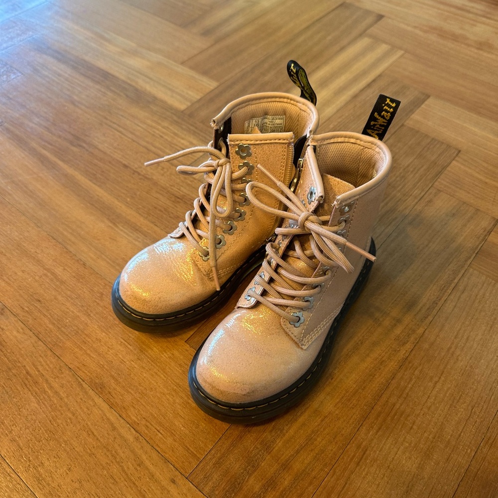 Dr. Martens Kids Boots in Powder Pink - Picture 2 of 7